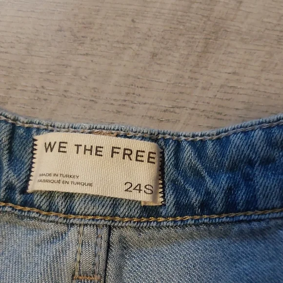 We The Free Light Blue Wash Relaxed Wide Leg Ankle Jeans NWOT - Picture 2 of 5